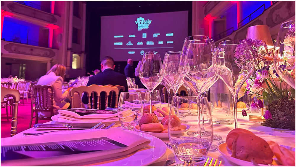 Uno scatto dalla serata di gala e premiazioni di Vinitaly Design Awards 2024